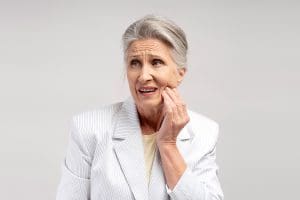 denti che si muovono da adulti cause rischi e cure